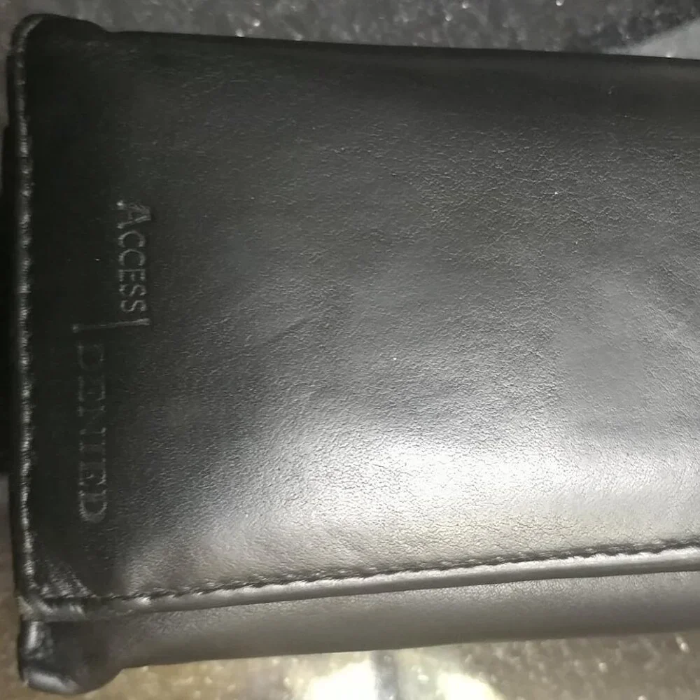Men - Slim RFID Blocking Wallet for Securing Personal Data - Front Pocket